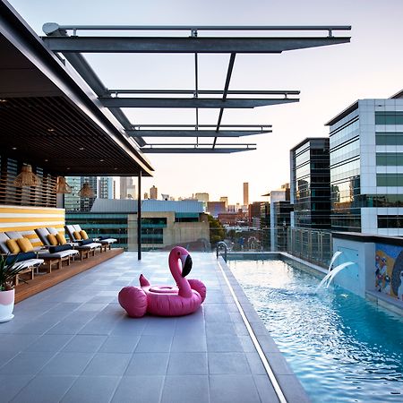 Ovolo The Valley Brisbane Exterior foto Rooftop pool at the Hotel